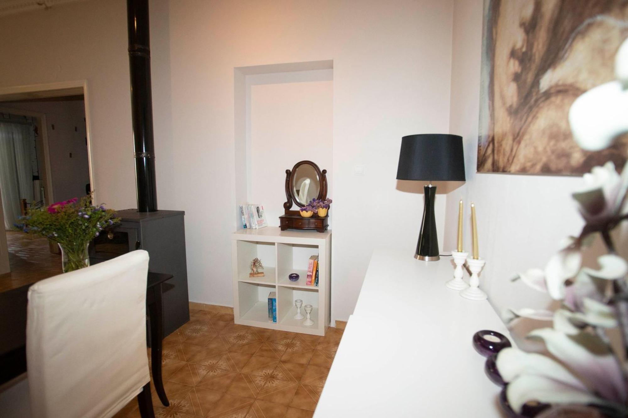 Electra's 2-bedroom Apt-convenient Location Apartment *