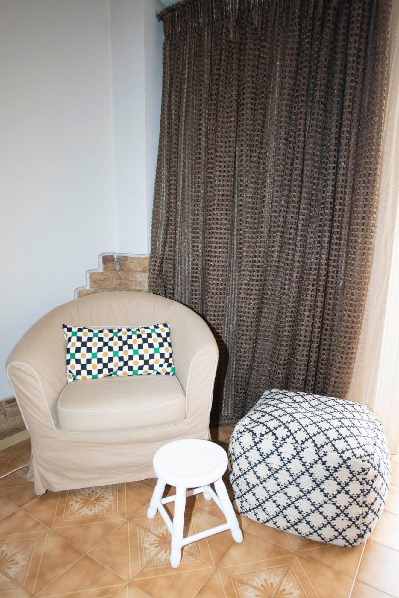 Electra's 2-bedroom Apt-convenient Location Apartment